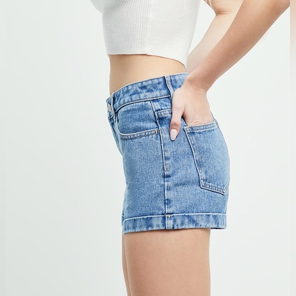 PacSun Denim Mom Shorts Medium Blue Wash High-Rise Women’s Size 24 - Picture 3 of 9